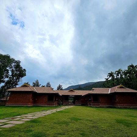Parampara Resort Chikmagalur Kalasa Esterno foto