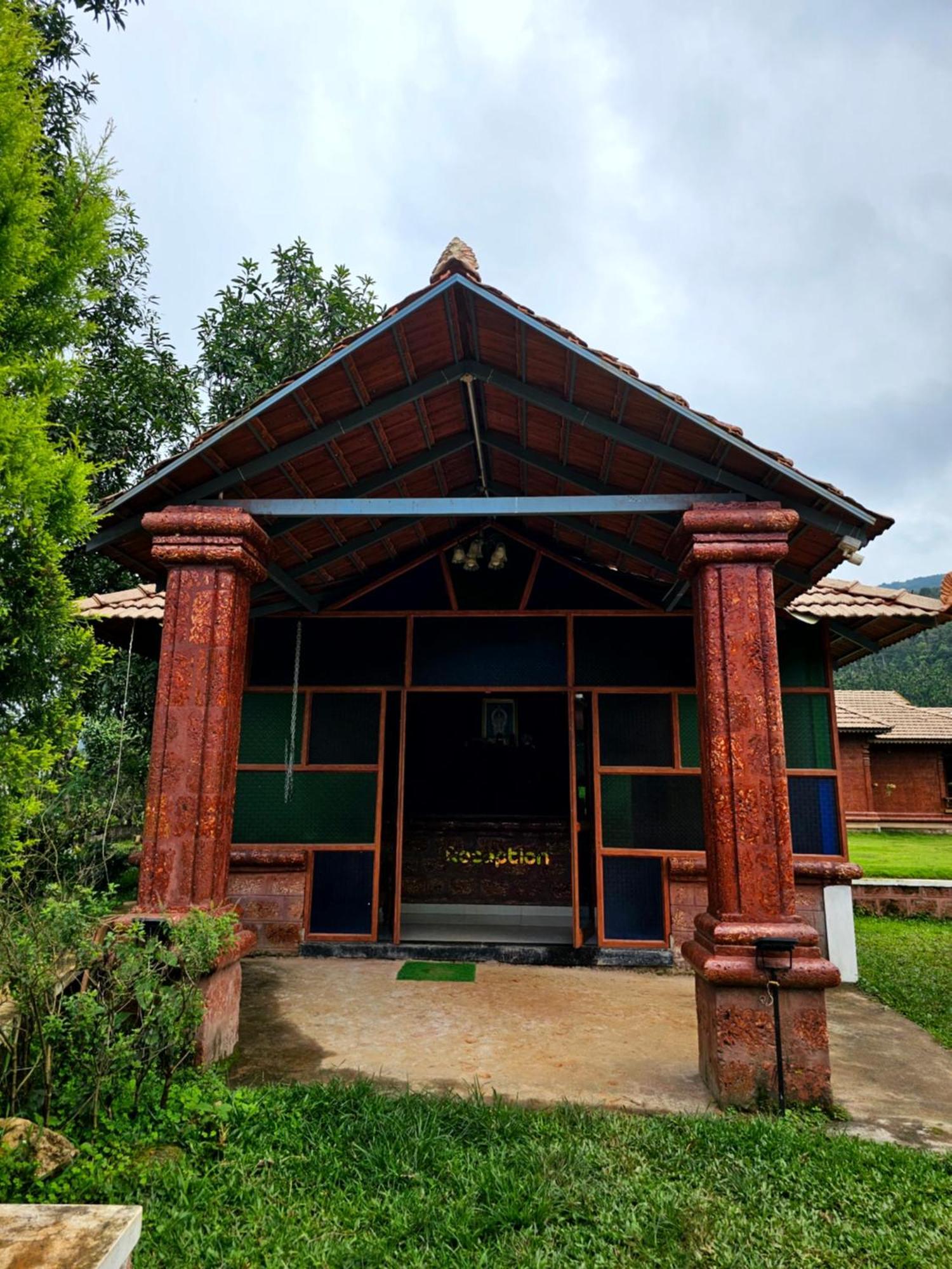 Parampara Resort Chikmagalur Kalasa Esterno foto