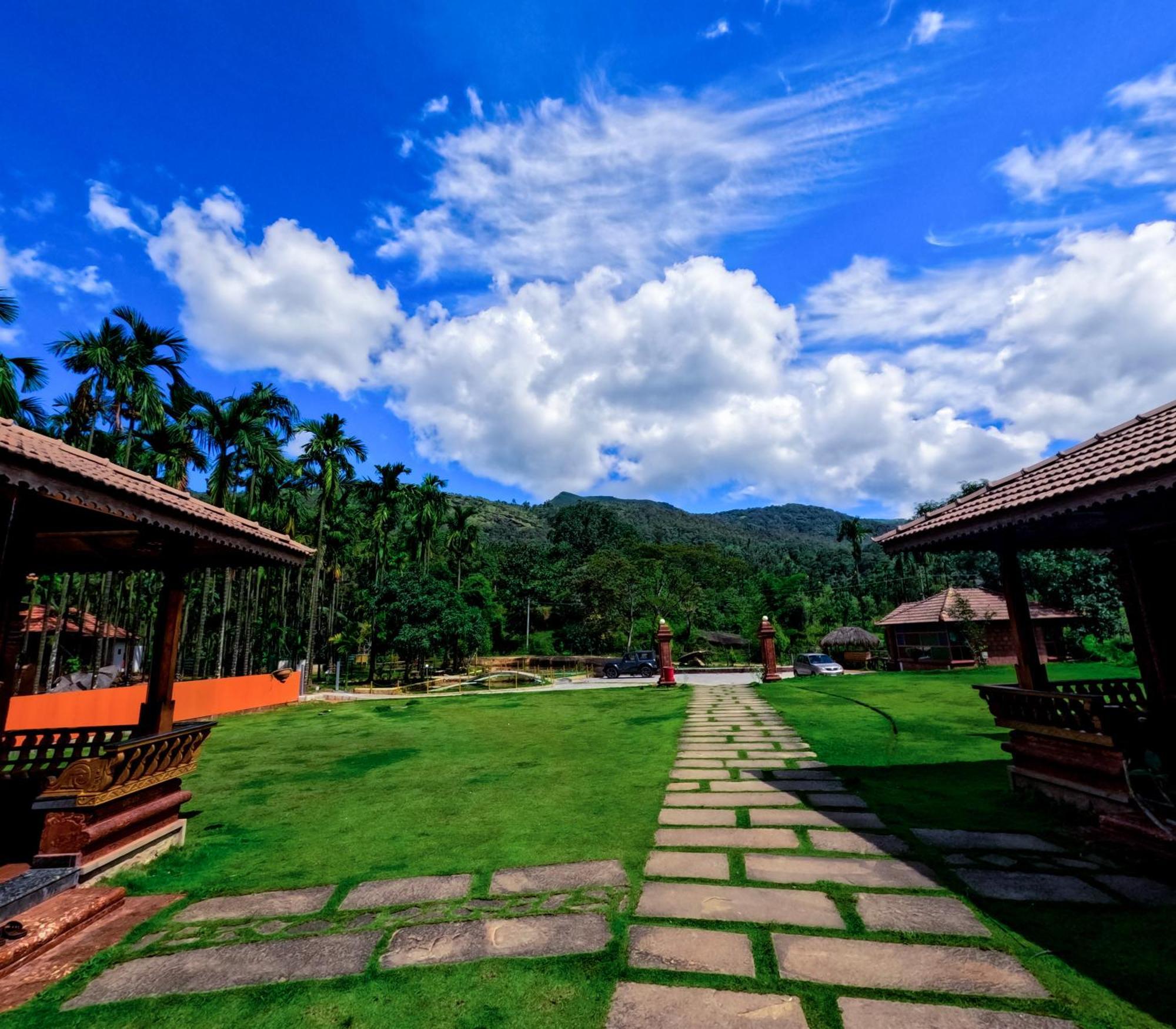 Parampara Resort Chikmagalur Kalasa Esterno foto